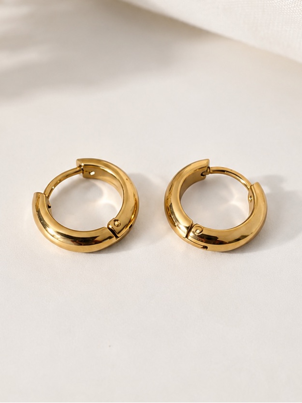 18K Gold Plated Small Hoop Earrings Stainless Steel Hypoallergenic